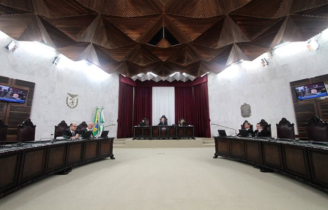 Sessão da Primeira Câmara do TCE-PR, presidida pelo conselheiro Nestor Baptista. Foto: Wagner Araújo/Divulgação TCE-PR