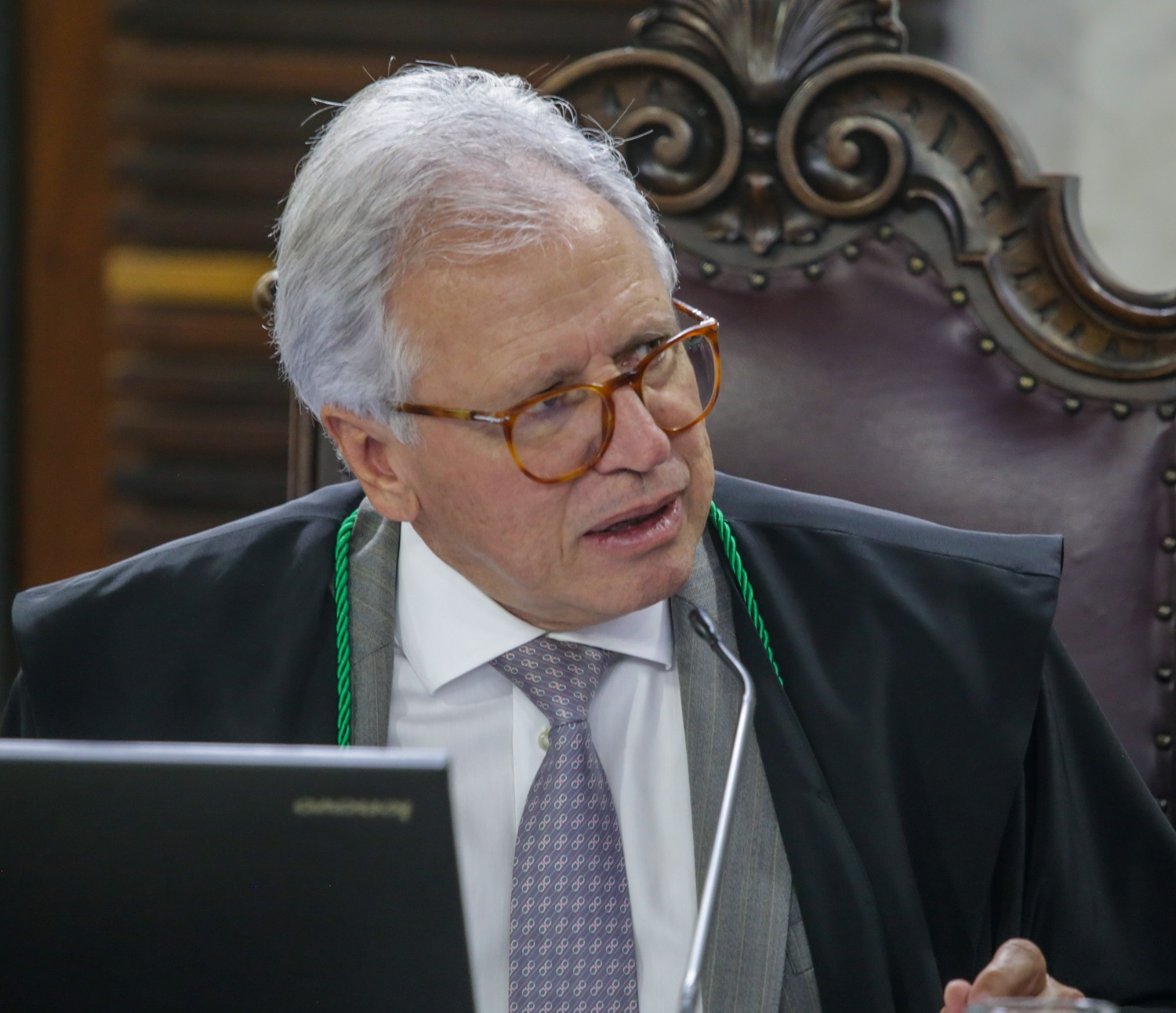O corregedor-geral do Tribunal de Contas do Estado do Paraná, conselheiro Durval Amaral, durante Sessão Ordinária do Pleno do TCE-PR