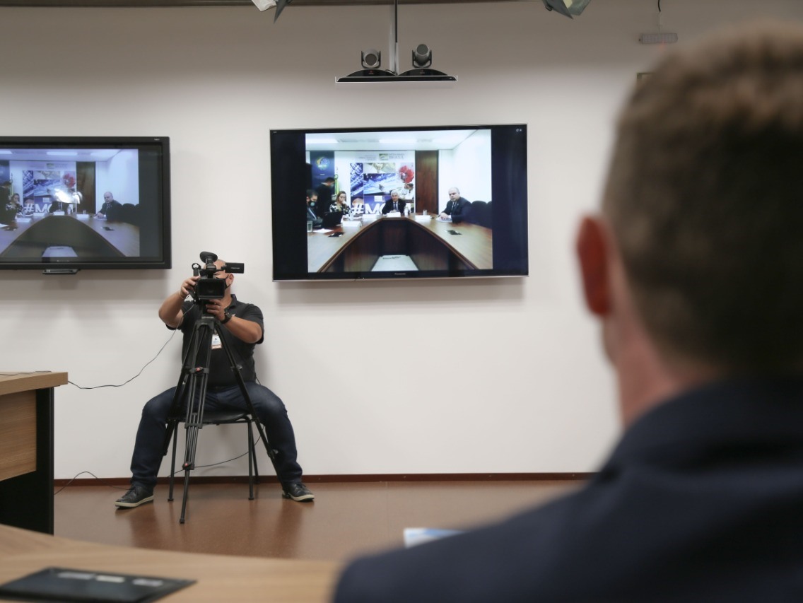 Videoconferência que reuniu o presidente do TCE-PR, conselheiro Fabio Camargo, e o ministro da Ciência, Tecnologia e Inovações, Marcos Pontes, para debater o uso de imagens de satélite na fiscalização de obras públicas no Paraná. Foto: Dilton Leandro Vaz/Divulgação TCE-PR