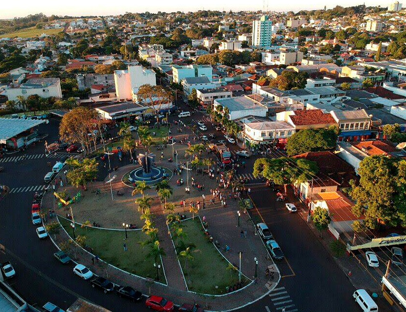 Vista aérea da sede urbana de Marialva, a partir da Praça Santos Dumont. Município integra a Região Metropolitana de Maringá, no Norte do Paraná. Foto: Divulgação
