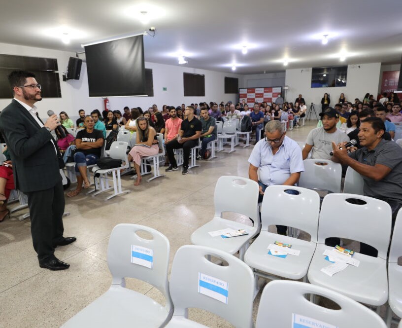 O ouvidor do TCE-PR, Patrick Machado, ministra palestra a alunos do Centro Universitário Tocantinense Presidente Antônio Carlos (Unitpac), de Araguaína. Foto: TCE-TO/Divulgação