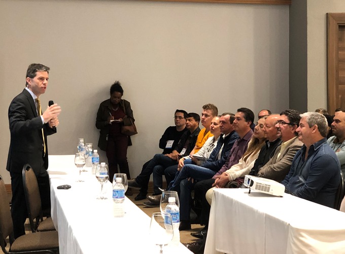 O procurador-geral do Ministério Público de Contas (MPC-PR), Flávio Berti, participa da abertura do curso sobre Ouvidoria e Acesso à Informação, realizado em Cambará, em 27 de junho. Foto: Divulgação TCE-PR
