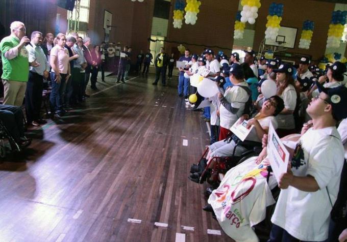 Cerimônia de abertura dos Jogos da Inclusão e Integração da Criança e Adolescente com Deficiência de Curitiba e Região Metropolitana (Join) de 2013. Foto: Prefeitura de Curitiba/Divulgação