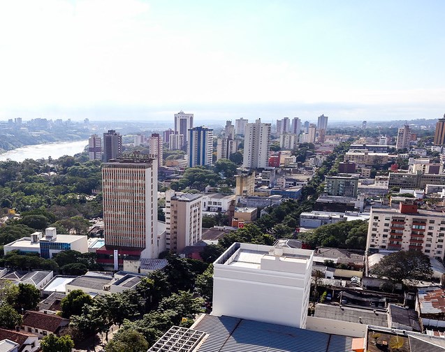 Vista aérea de Foz do Iguaçu, município paranaense na fronteira do Brasil com Paraguai e Argentina. Foto: Prefeitura de Foz do Iguaçu/Divulgação