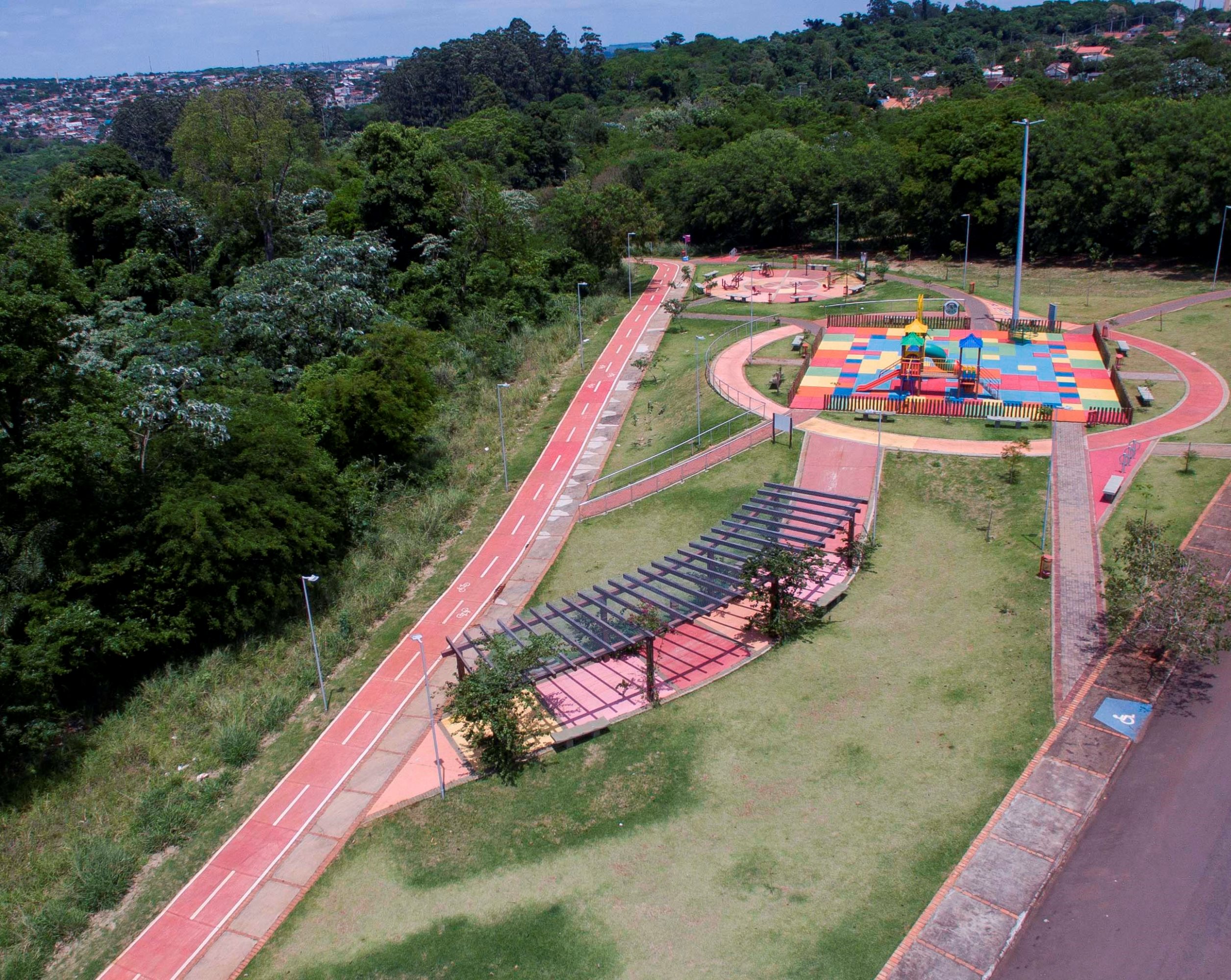 Parque das Araucárias, implantado pela Prefeitura de Toledo com recursos da Agência Francesa de Desenvolvimento (AFD). Foto: Fábio Ulsenheimer/Prefeitura de Toledo - Divulgação