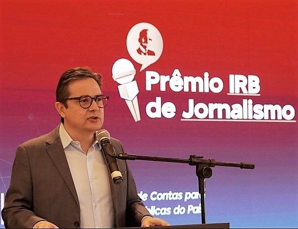 O presidente do Instituto Rui Barbosa, conselheiro Edilberto Pontes Lima (TCE-CE), no lançamento do 1º Premio IRB de Jornalismo. Foto: IRB/Divulgação