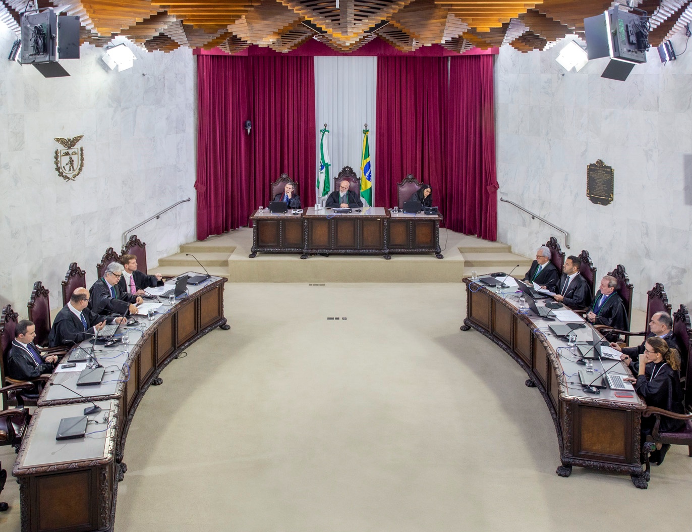 Sessão do Tribunal Pleno do TCE-PR, conduzida pelo presidente, conselheiro Fernando Guimarães. Foto: TCE-PR