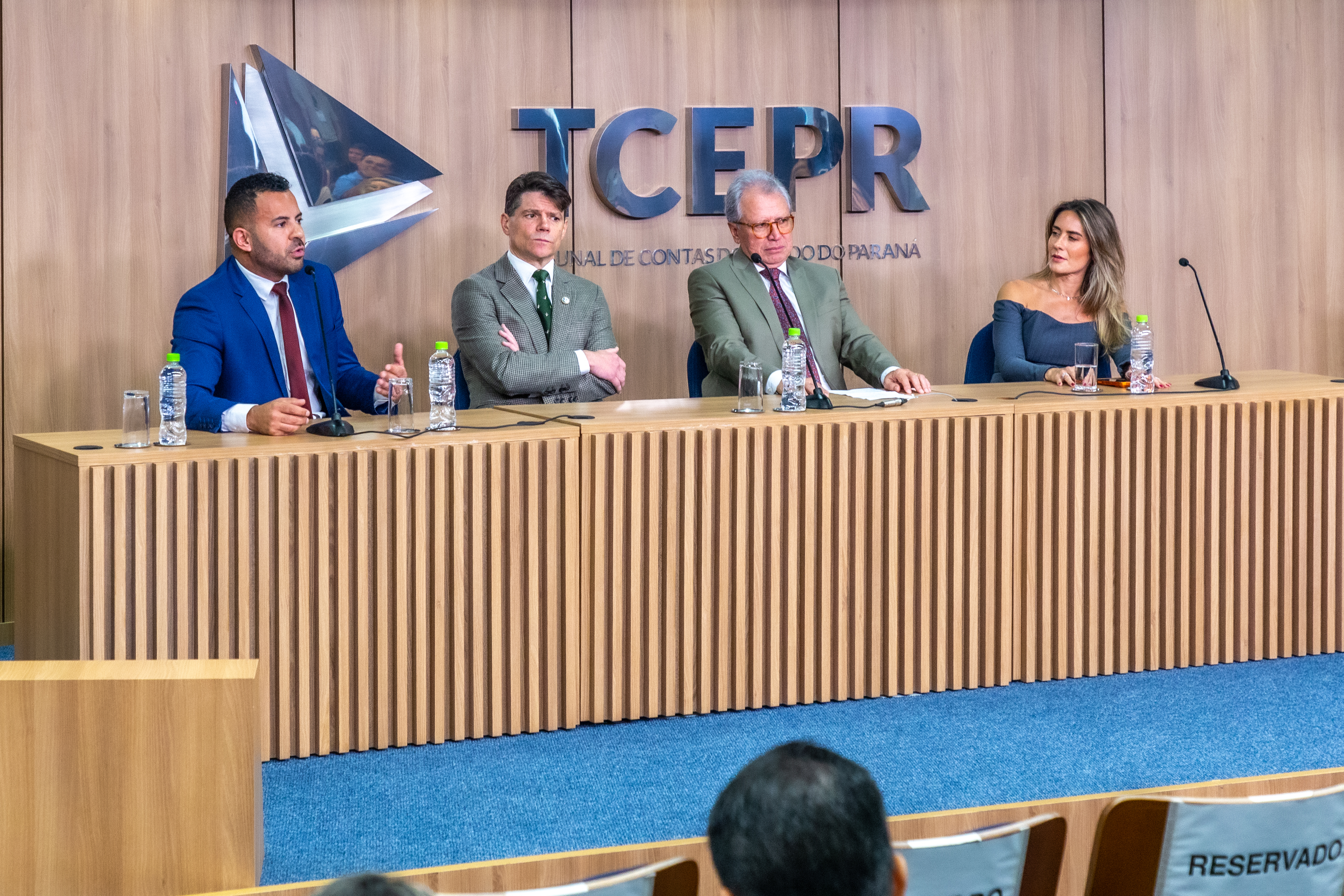 Mesa de abertura do evento "Corregedoria em Dia", realizado no auditório do TCE-PR em 24 de março