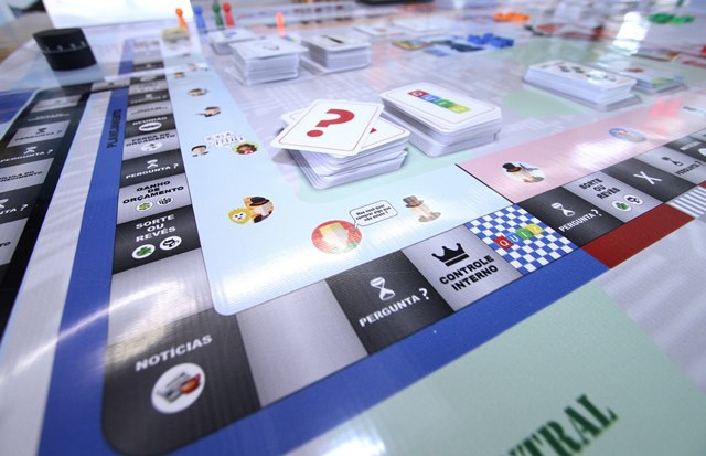 Jogo desenvolvido pelo Sebrae-PR é utilizado na Oficina de Licitação para facilitar o aprendizado das regras legais que regem os certames. Foto: Wagner Araújo/Divulgação TCE-PR