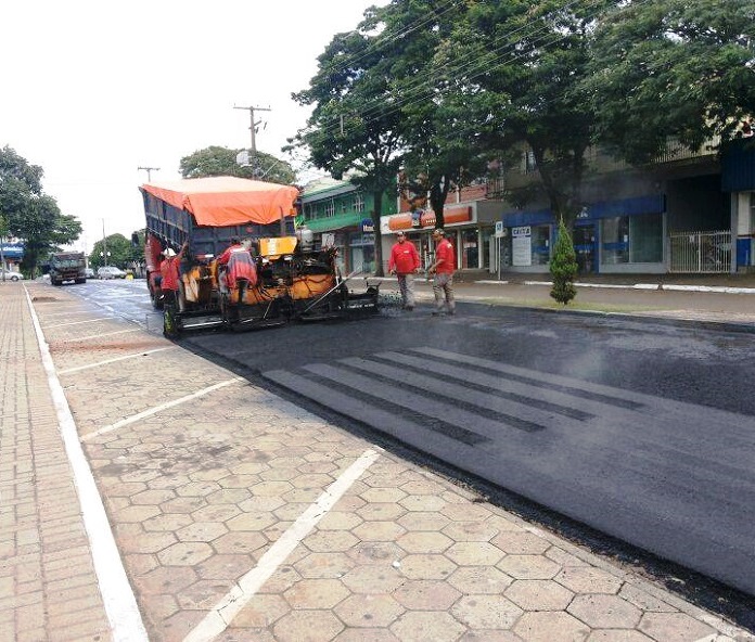 Obra de pavimentação de rua realizada pela Prefeitura de Loanda, município da Região Noroeste do Paraná. Foto: Divulgação