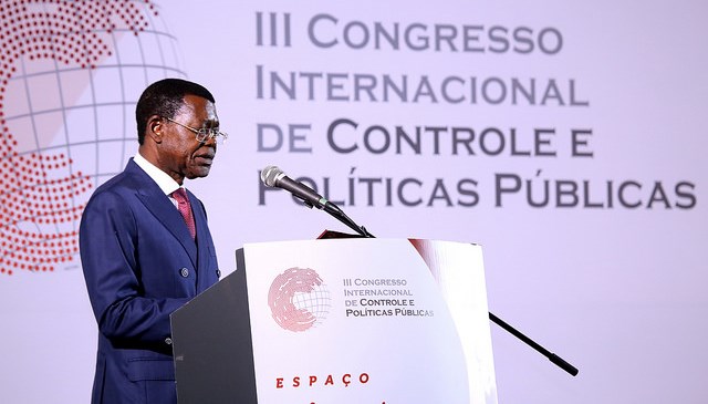 Julião Antônio, presidente do Tribunal de Contas de Angola, no encerramento do congresso: laços estreitos com Brasil e Portugal. Foto: Wagner Araújo/Divulgação TCE-PR