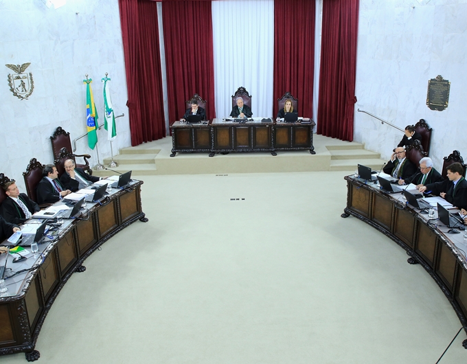 Sessão do Tribunal Pleno do TCE-PR, presidida pelo conselheiro Nestor Baptista. Foto: Wagner Araújo/Divulgação TCE-PR