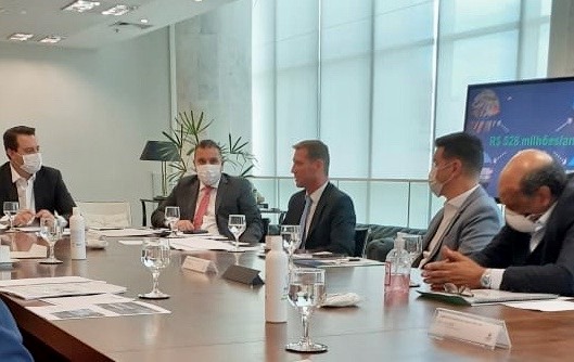 O conselheiro Fabio Camargo durante reunião com o governador Carlos Massa Ratinho Júnior e outras autoridades, que foramlizou a criação do Conselho Estadual de Contratações Emergenciais de Saúde Pública Decorrentes do Surto de Coronavírus.  Foto: Divulgação