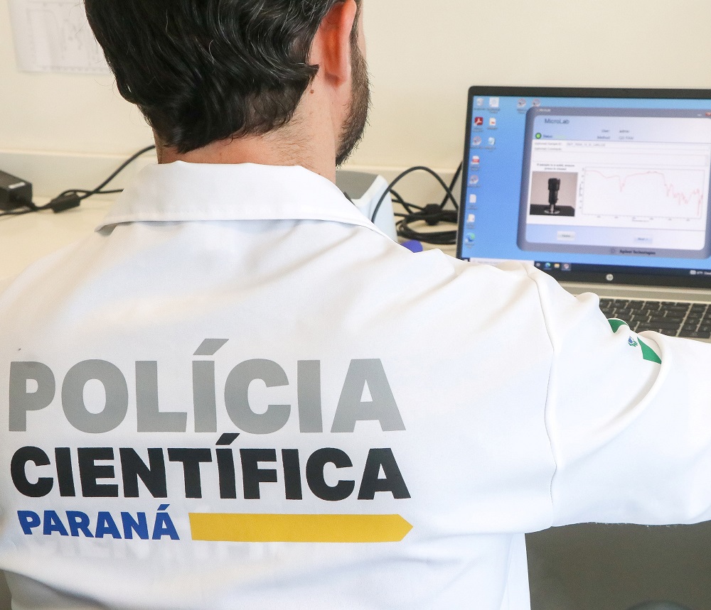 Trabalho de peritos da Polícia Científica do Paraná, antigo Instituto Médico Legal (IML), vinculada à Secretaria de Estado da Segurança Pública (Sesp-PR). Foto: Agência Estadual de Notícias.