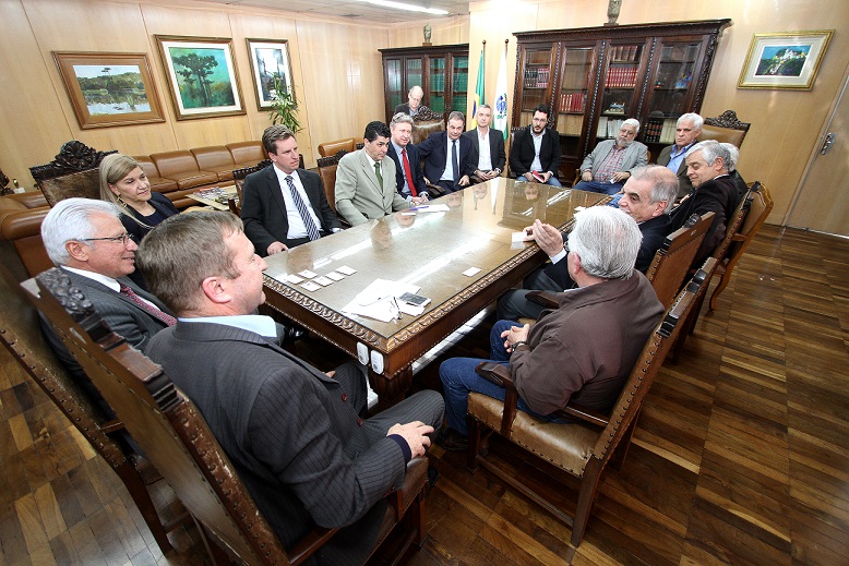 TCE-PR e as entidades que compõem o Comitê de Relações Empresariais do Crea-PR vão formar um grupo de trabalho para definir parâmetros de projetos e de custos para a execução de obras públicas de maior demanda pela população