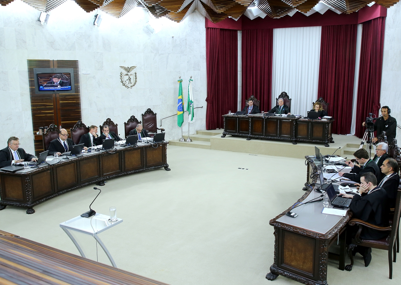 Sessão do Tribunal Pleno, comandada pelo presidente do TCE-PR, conselheiro Nestor Baptista. Foto: Wagner Araújo/Divulgação TCE-PR