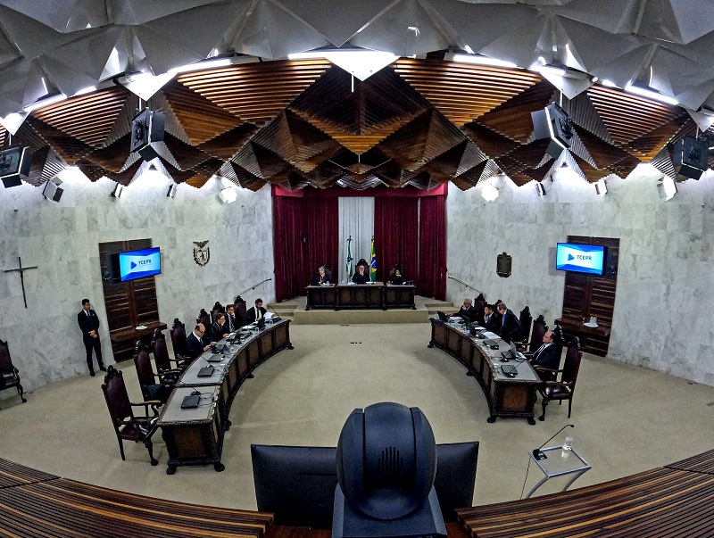 Sessão do Tribunal Pleno do TCE-PR realizada em 15 de maio de 2024, sob a presidência do conselheiro Fernando Guimarães. Foto: Diretoria de Comunicação Social/TCE-PR