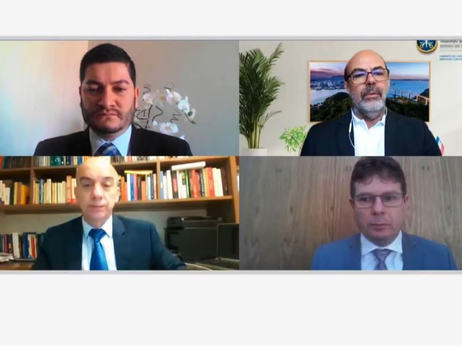 O ouvidor Patrick Machado (imagem à esquerda, no alto da tela)representou o TCE-PR no debate online em comemoração ao Dia do Ouvidor. Imagem: Reprodução/YouTube