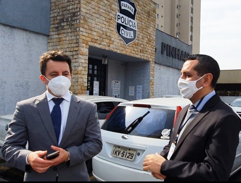 Os analistas de controle da Coordenadoria-Geral de Fiscalização Marcus Vinicius Machado e Roberto Alves Ribeiro, participaram de trabalho contra fraude em licitações realizado em conjunto com a Polícia Civil do Paraná. Foto: TCE-PR/Divulgação