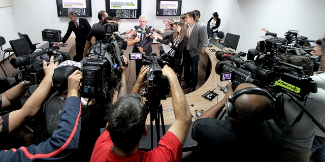Em entrevista coletiva à imprensa, o presidente, conselheiro Durval Amaral, apresenta resultados de estudo sobre o sistema carcerário do Paraná. Foto: Wagner Araújo/Divulgação TCE-PR