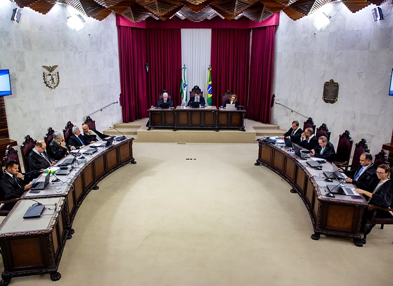 Sessão ordinária do Tribunal Pleno do TCE-PR, realizada presencialmente às quartas-feiras, a partir das 14 horas. Foto: Mauro Beghetto Penteado/TCE-PR
