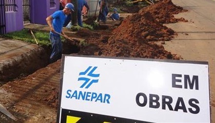 Obra da rede de água e esgoto da Sanepar