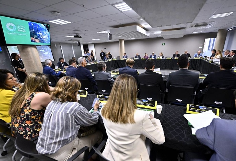 Reunião no Tribunal de Contas da União (TCU), na qual foi apresentada a ClimateScanner, plataforma que monitora e analisa dados relacionados às mudanças climáticas. Foto: TCU/Divulgação