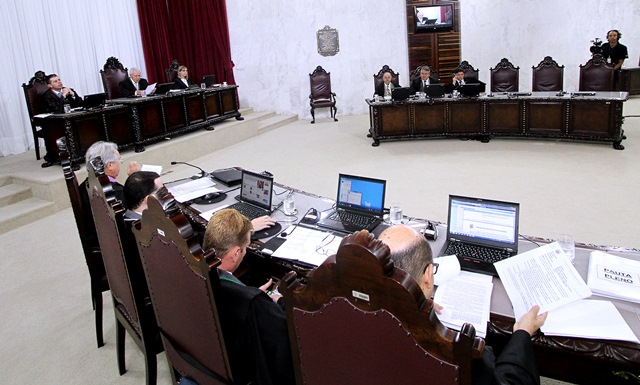 Sessão do Pleno do TCE-PR realizada em 26 de janeiro e presidida pelo conselheiro Durval Amaral. Foto: Wagner Araújo/Divulgação TCE-PR