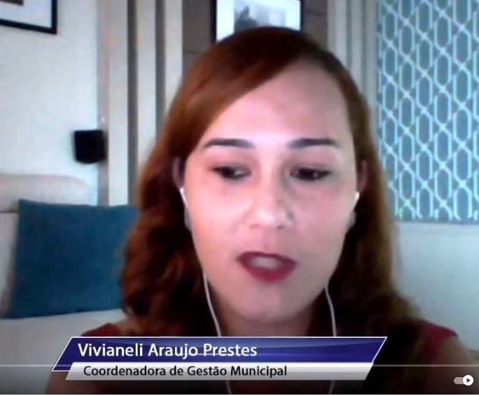 A coordenadora de Gestão Municipal do TCE-PR, Vivianeli de Araújo Prestes, durante live sobre a Prestação de Contas de 2020. Foto: Reprodução/YouTube