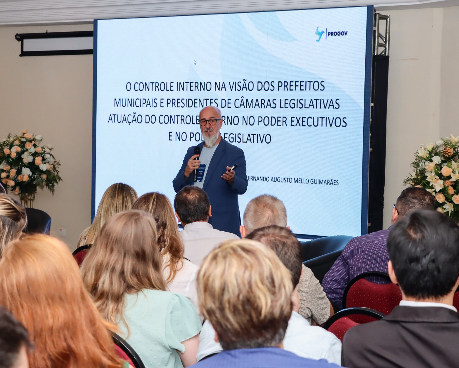 O presidente do TCE-PR, conselheiro Fernando Guimarães, fala na abertura do 1º Fórum Nacional de Controladoria Interna, em Curitiba. Foto: Fabiano Contador/TCE-PR - Divulgação