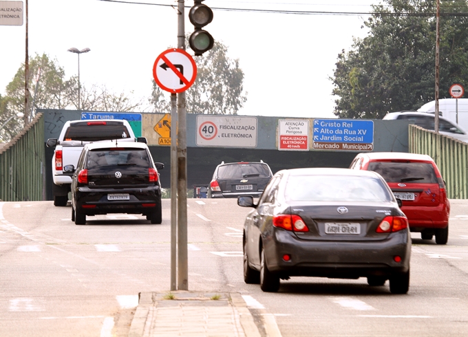 Sinalização de trânsito na Avenida Sete de Setembro, em Curitiba. Foto: Divulgação