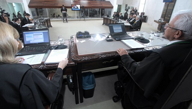 Sessão do Pleno do TCE-PR, presidida pelo conselheiro Durval Amaral. Foto: Wagner Araújo/Divulgação TCE-PR