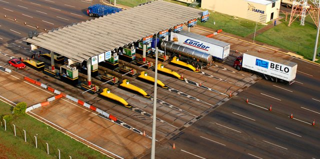 Praça de pedágio administrada pela concessionária Viapar em rodovia do Paraná. Foto: Divulgação