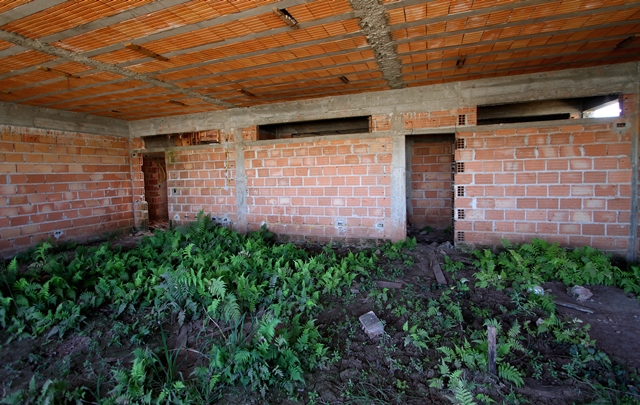 Foto, de setembro de 2017, mostra a obra então abandonada do Colégio Jardim Paulista, em Campina Grande do Sul, de responsabilidade da Construtora Valor. Foto: Wagner Araújo/Divulgação TCE-PR