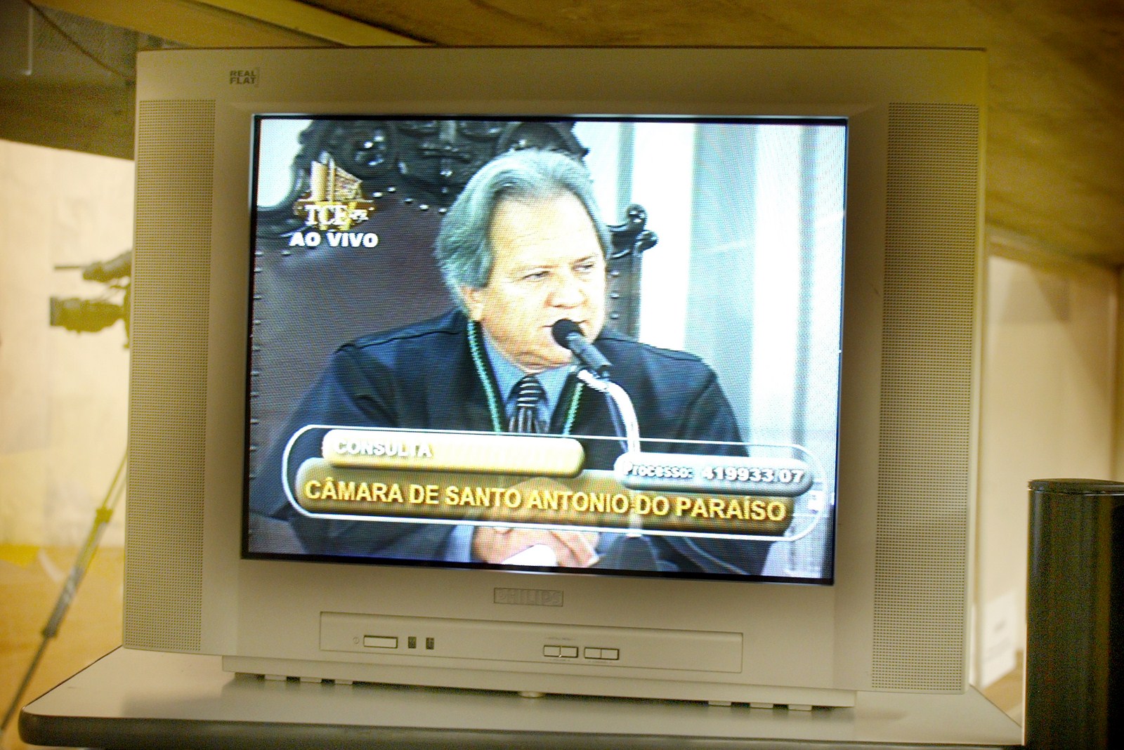 TCE-PR amplia transparência com transmissão de sessões pela TV