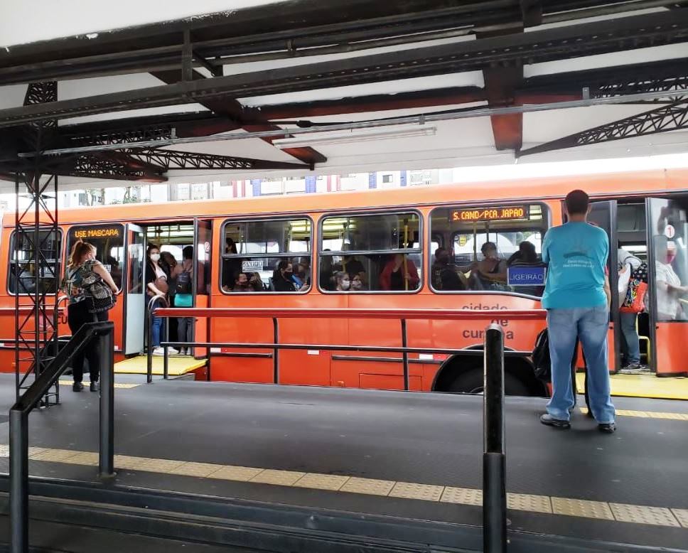 Foto de ônibus da linha Santa Cândida - Praça do Japão, tirada pela equipe do TCE-PR em inspeção realizada em 19 de março de 2021. Foto: Divulgação/TCE-PR