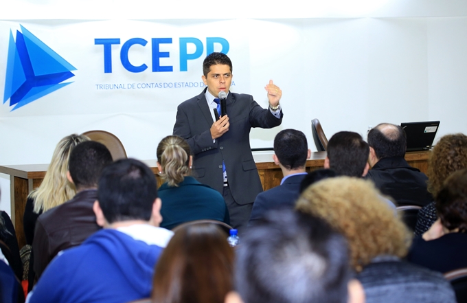 Palestra ministrada na 1ª Semana da Contabilidade Pública do TCE-PR, realizada em Curitiba entre os dias 17 e 21 de setembro. Foto: Wagner Araújo/Divulgação