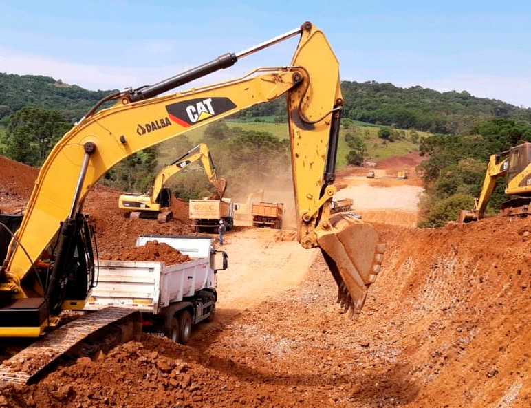 Obra do contorno rodoviário de Francisco Beltrão, executada pelo Departamento de Estradas de Rodagem do Paraná (DER-PR). Foto: Agência Estadual de Notícias/Divulgação