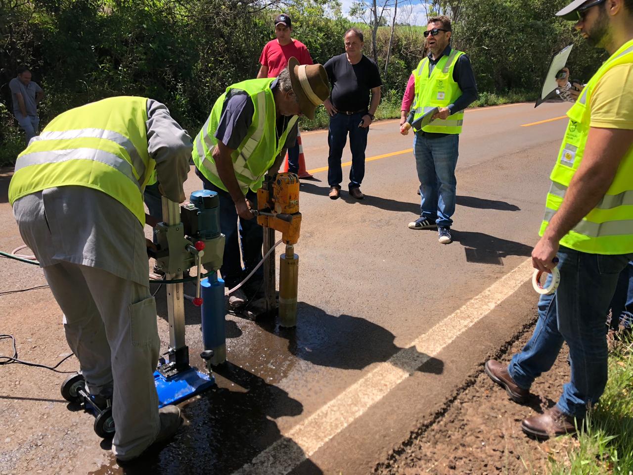 Técnicos do TCE-PR realizam coleta de amostras de pavimentação asfáltica em dez trechos de rodovias estaduais não pedagiadas nas regiões Oeste e Sudoeste do Paraná, cuja manutenção está a cargo do DER