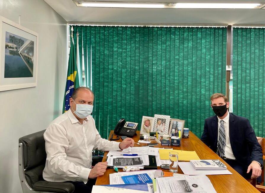 Em viagem a Brasília, o presidente do TCE-PR, conselheiro Fabio Camargo, é recebido pelo deputado federal paranaense Ricardo Barros, líder do Governo na Câmara. Foto: Divulgação