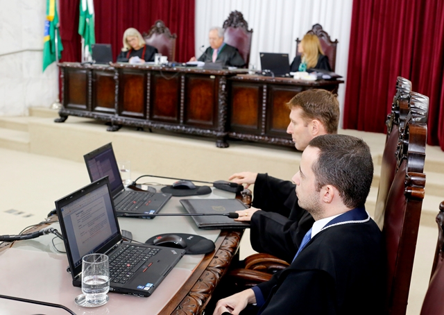 Sessão da Primeira Câmara do TCE-PR, presidida pelo conselheiro Nestor Baptista. Foto: Wagner Araújo/Divulgação TCE-PR