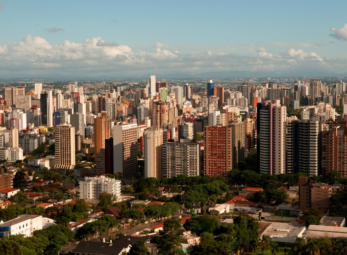 Vista aérea de Curitiba, maior cidade da região Sul do Brasil. Foto: Divulgação