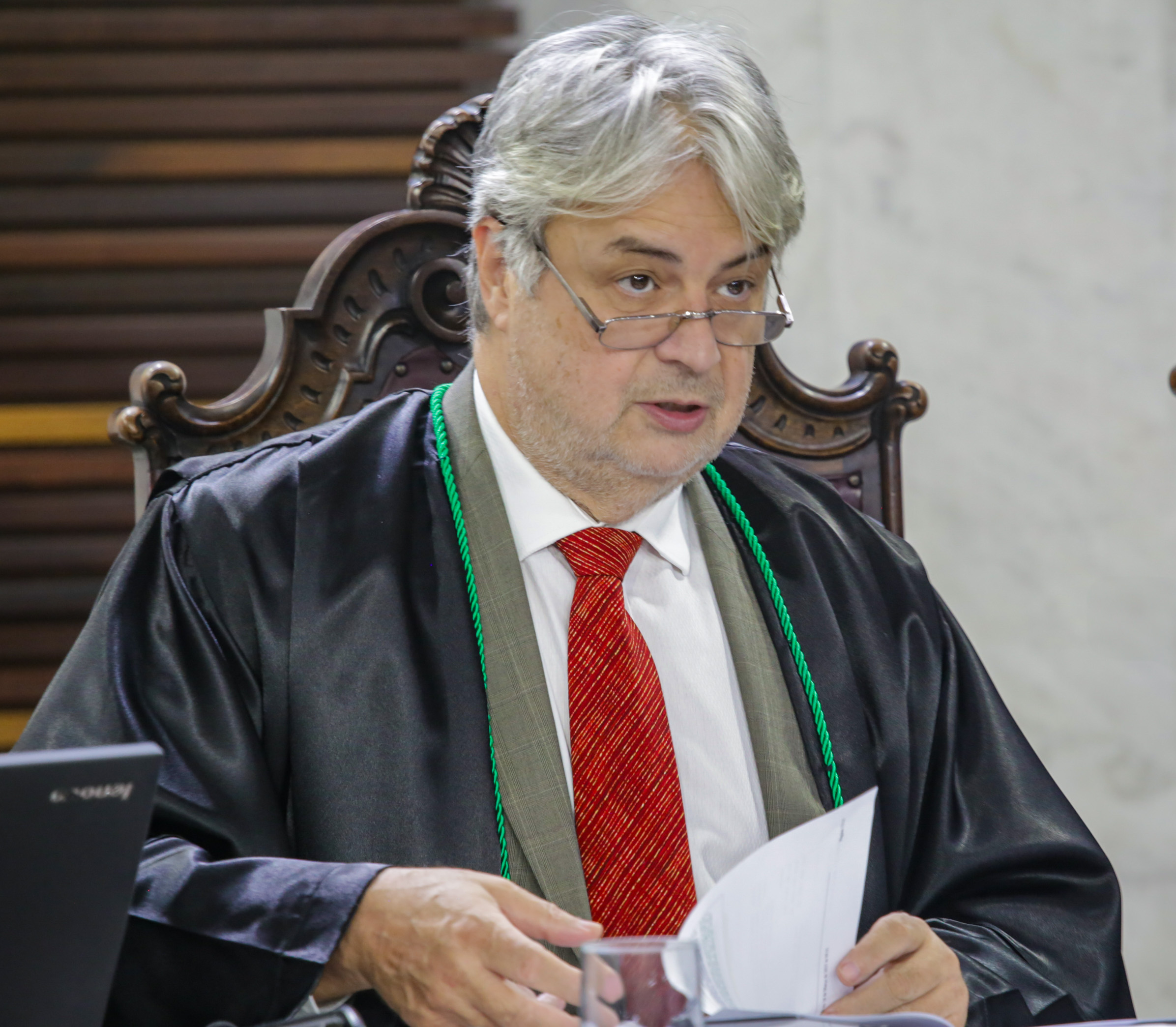 O conselheiro Maurício Requião durante Sessão Ordinária do Pleno do Tribunal de Contas do Estado do Paraná (TCE-PR)