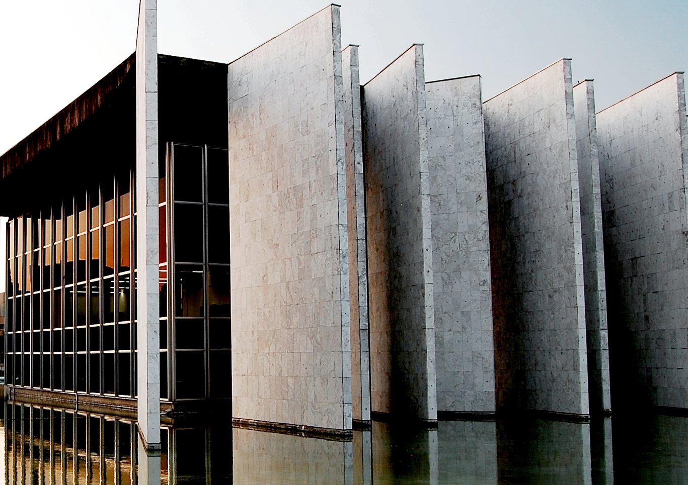 Edifício-Sede do TCE-PR, localizado no bairro Centro Cívico, em Curitiba. Foto: Wagner Araújo/Divulgação TCE-PR