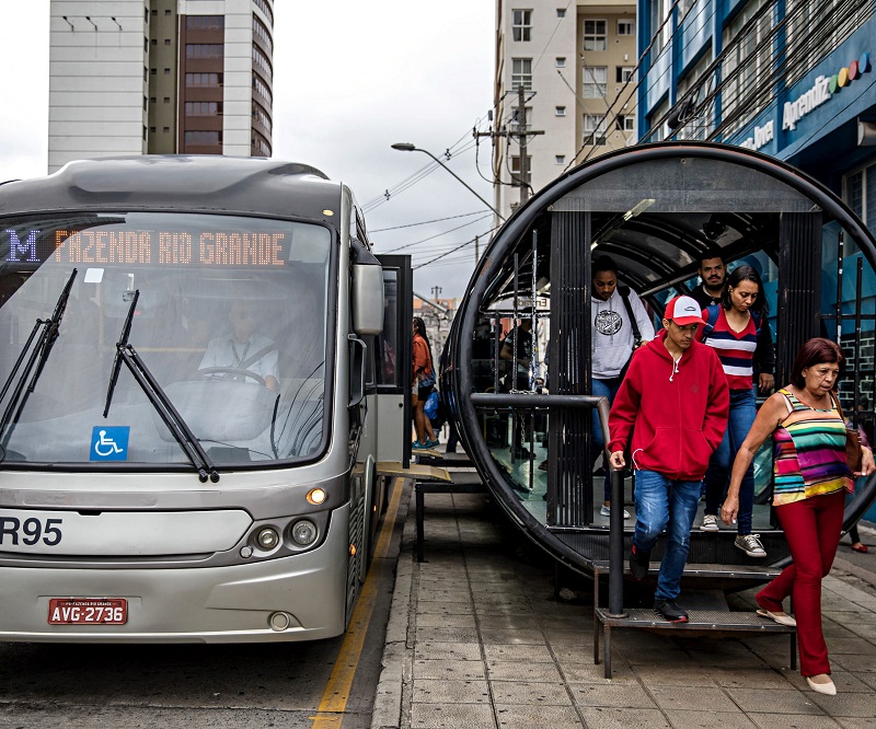 Ônibus da Rede Integrada de Transporte Coletivo da Região Metropolitana de Curitiba (RIT), gerenciada pela Agência de Assuntos Metropolitanos do Paraná (Amep). Foto: Agência Estadual de Notíias/Divulgação