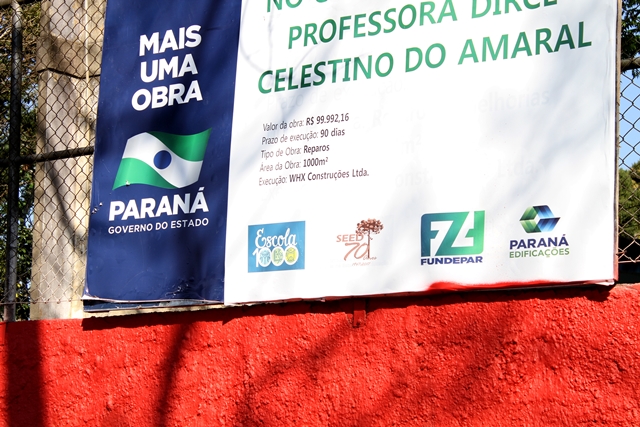 Placa de reforma do Colégio Estadual Dirce Celestino do Amaral, no bairro Cidade Industrial de Curitiba. Foto: Wagner Araújo/Divulgação TCE-PR