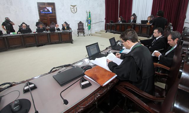 Sessão do Pleno do TCE-PR, comandada pelo presidente, conselheiro Durval Amaral. Foto: Wagner Araújo/Divulgação TCE-PR