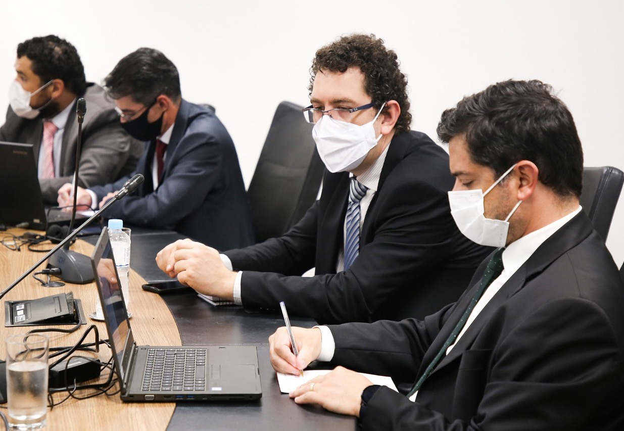 Servidores do TCE-PR em reunião com dirigentes do Ministério da Ciência, Tecnologia e Inovações para debater o uso de imagens de satélite na fiscalização de obras no Paraná. Foto: Dilton Leandro Vaz/Divulgação TCE-PR