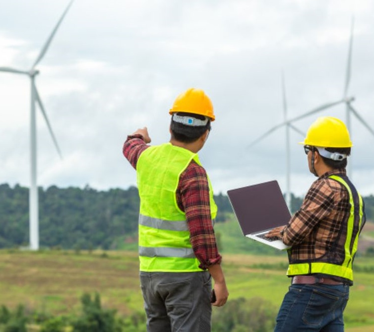 Engenheiros ambientais em atividade. Foto: Divulgação