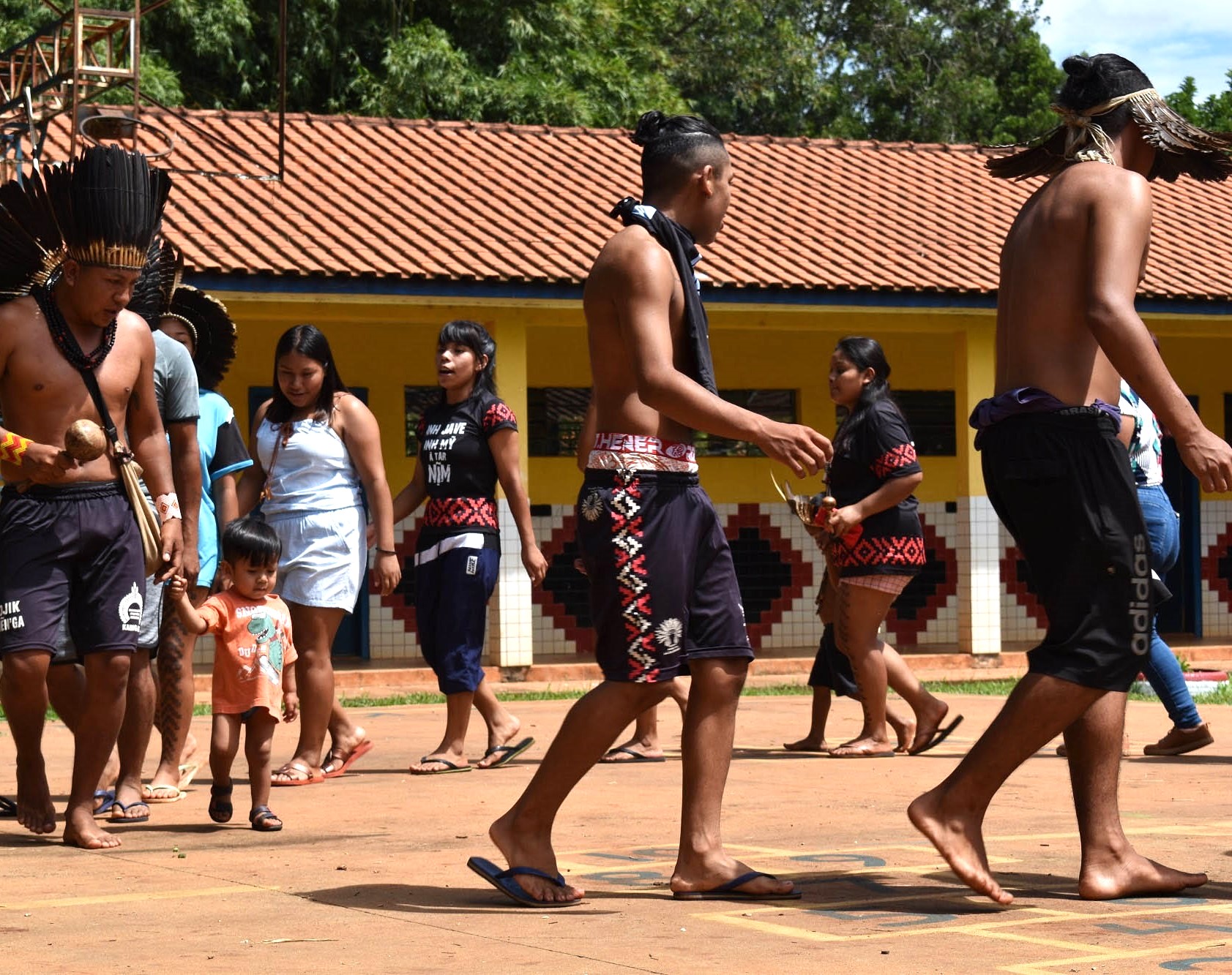 Celebração de indígenas da etnia Caingangue, na Reserva Apucaraninha, localizada no município de Tamarana, Norte do Paraná. Foto: Agência Estadual de Notíciais/Divulgação